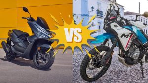 un scuter si o motocicleta fata in fata