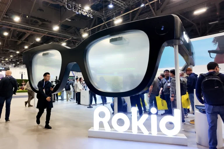 Producătorii chinezi de ochelari inteligenți își consolidează poziția la CES, pe fondul competiției directe cu Meta
