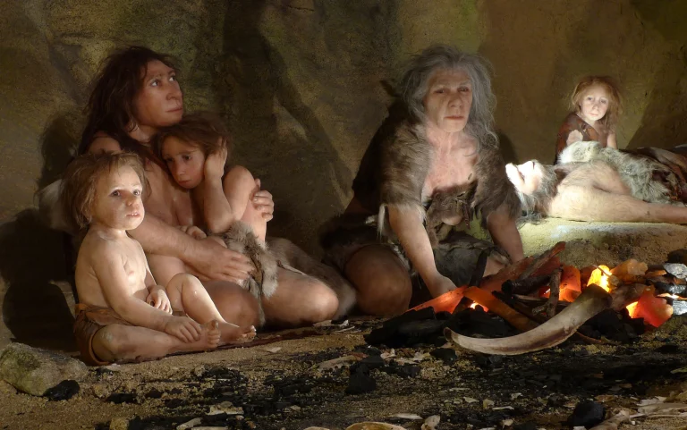 Studiu arheologic: Neanderthalienii produceau foc în mod deliberat acum aproximativ 400.000 de ani